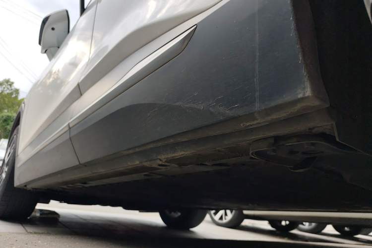 Used Nio ES6 2020 600 km Sport Edition Left Side Sill
