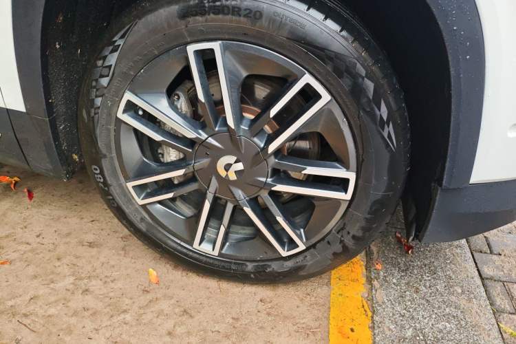 Used Nio ES6 2020 430KM Performance Version Right Front Wheel Hub