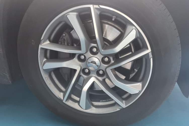 Used Nio ES6 2020 420 km Sport Edition Right Front Wheel Hub