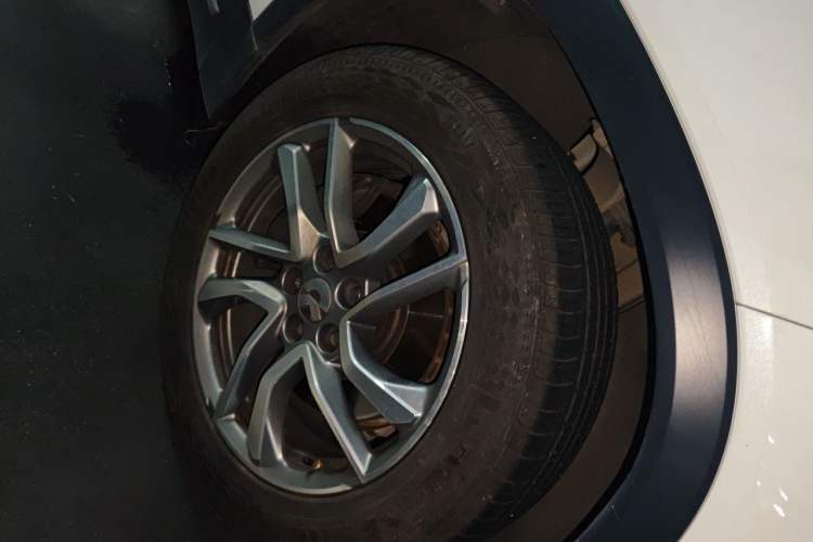 Used Nio ES6 2020 420 km Sport Edition Right Front Wheel Hub