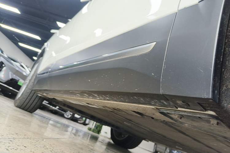 Used Nio ES6 2020 600 km Sport Edition Right Side Sill