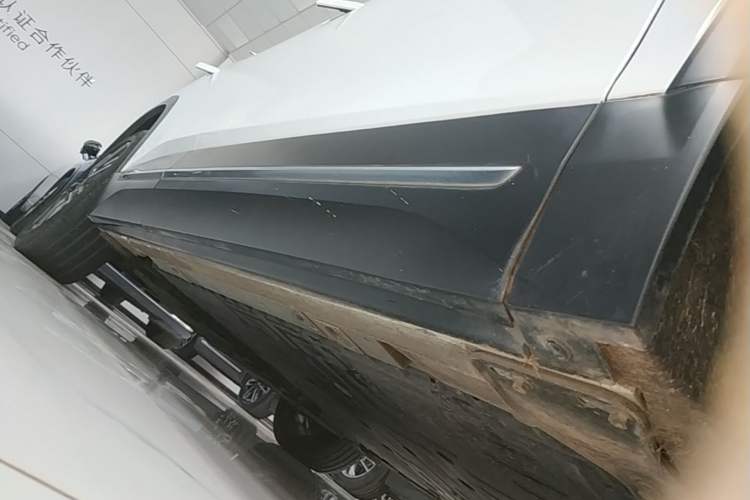 Used Nio ES6 2020 610 km Performance Version Right Side Sill