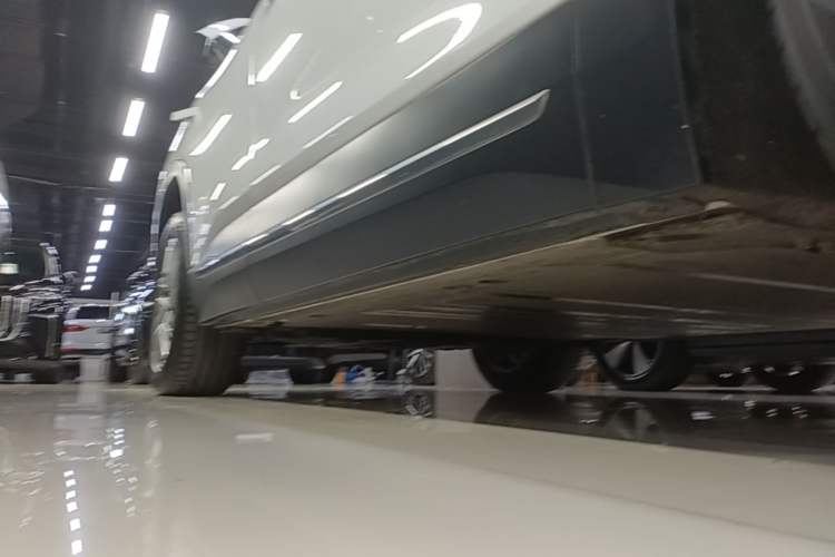 Used Nio ES6 2020 420 km Sport Edition Right Side Sill