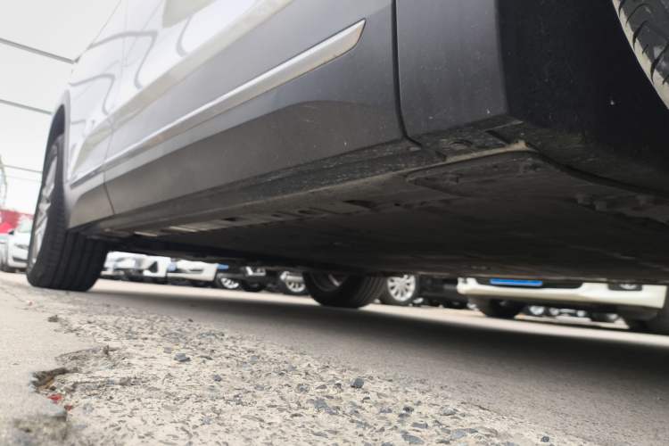 Used Nio ES6 2020 600 km Sport Edition Right Side Sill