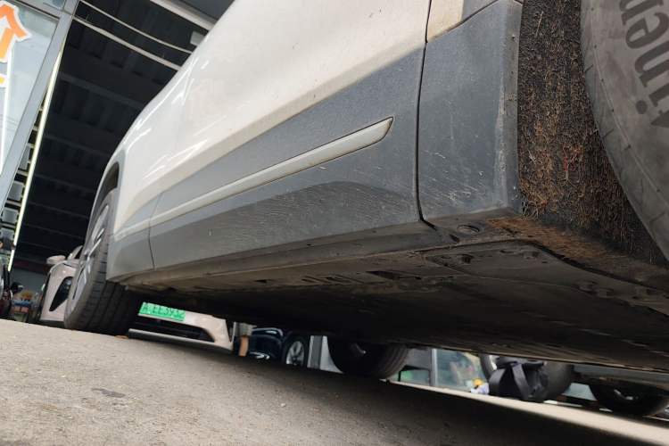 Used Nio ES6 2020 600 km Sport Edition Right Side Sill