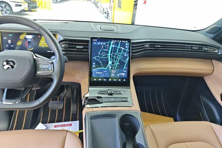 Used Nio ES6 2022 75 kWh Sport Edition Audio And AC Panel