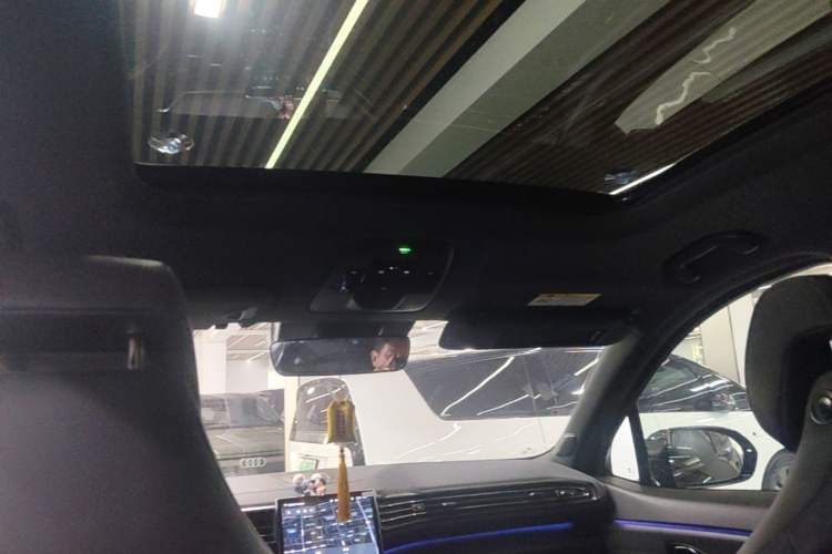 Used Nio ES6 2022 75 kWh Sport Edition Headliner