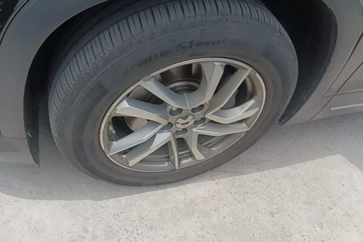 Used Nio ES6 2022 75 kWh Sport Edition Left Front Wheel Hub