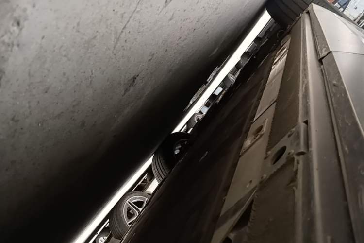Used Nio ES6 2022 75 kWh Sport Edition Left Side Sill