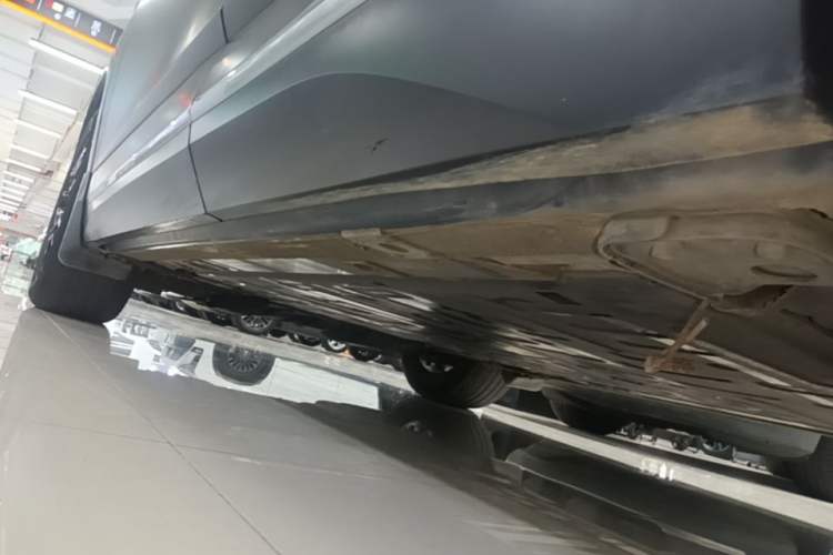 Used Nio ES6 2022 75 kWh Sport Edition Left Side Sill