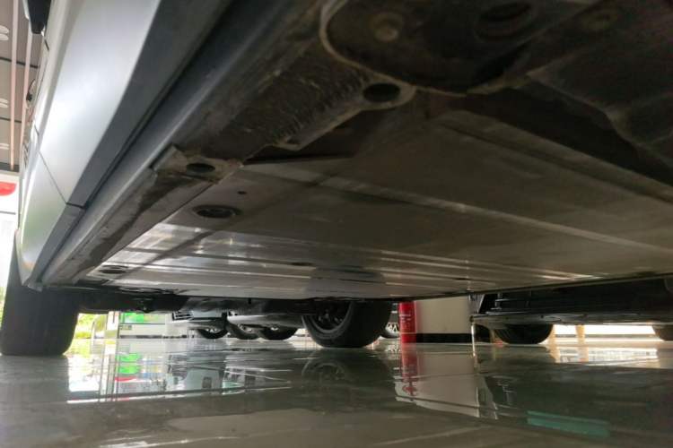 Used Nio ES6 2022 75 kWh Sport Edition Left Side Sill