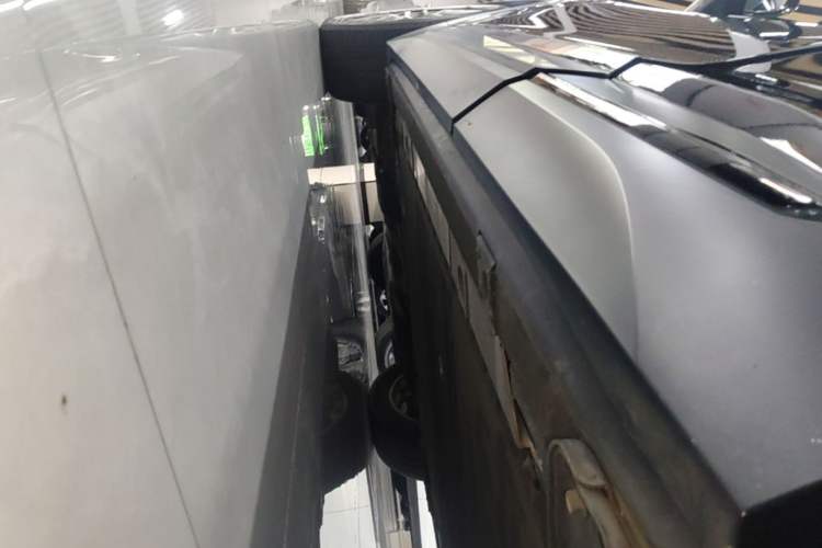 Used Nio ES6 2022 75 kWh Sport Edition Left Side Sill