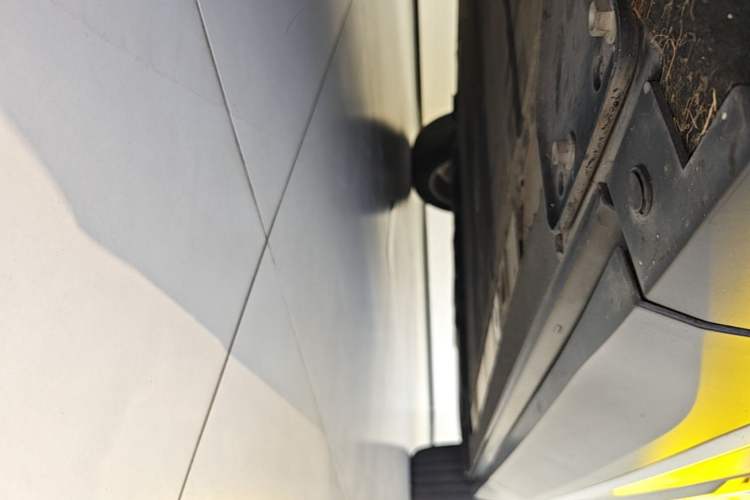 Used Nio ES6 2022 75 kWh Sport Edition Left Side Sill
