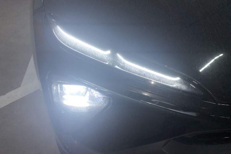 Used Nio ES6 2022 75 kWh Sport Edition Right Front Headlight