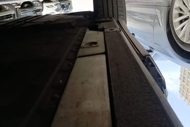 Used Nio ES6 2022 75 kWh Sport Edition Right Side Sill
