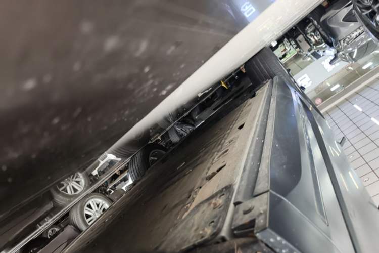 Used Nio ES6 2022 75 kWh Sport Edition Right Side Sill
