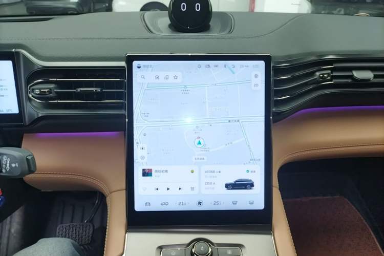 Used Nio ES6 2022 75 kWh Sport Edition Audio And AC Panel