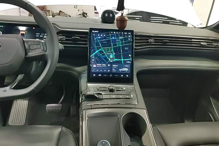 Used Nio ES6 2022 75 kWh Sport Edition Audio And AC Panel