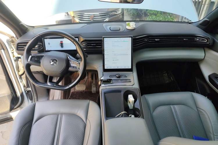 Used Nio ES6 2022 75 kWh Sport Edition Center Console