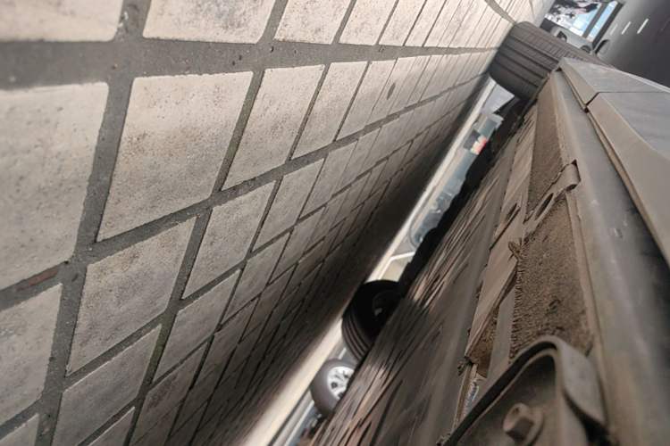 Used Nio ES6 2022 75 kWh Performance Version Left Side Sill