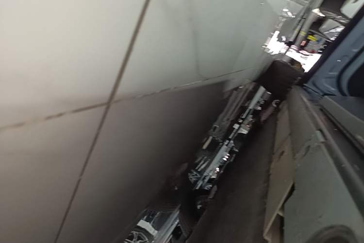Used Nio ES6 2022 75 kWh Performance Version Left Side Sill