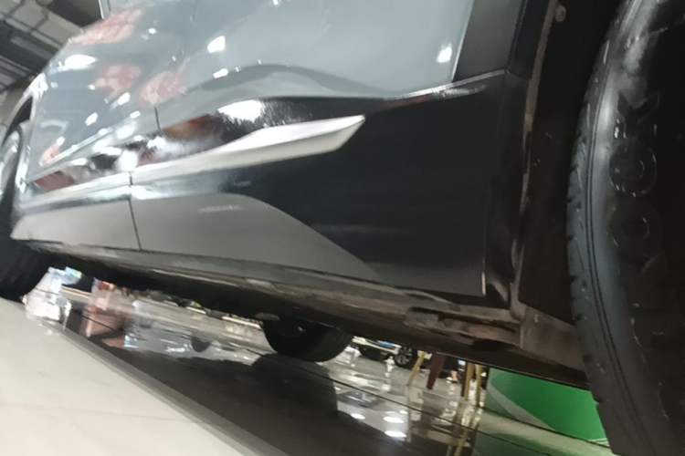 Used Nio ES6 2022 75 kWh Sport Edition Left Side Sill