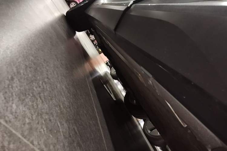 Used Nio ES6 2022 75 kWh Performance Version Left Side Sill