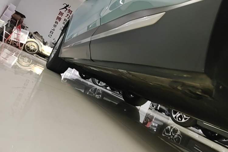 Used Nio ES6 2022 75 kWh Sport Edition Left Side Sill