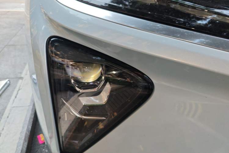 Used Nio ES6 2022 75 kWh Sport Edition Right Front Headlight