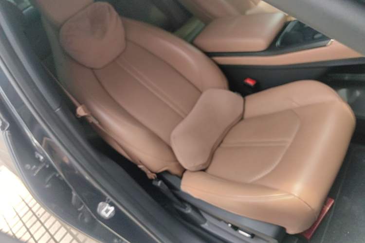 Used Nio ES6 2022 75 kWh Performance Version Right Front Seat