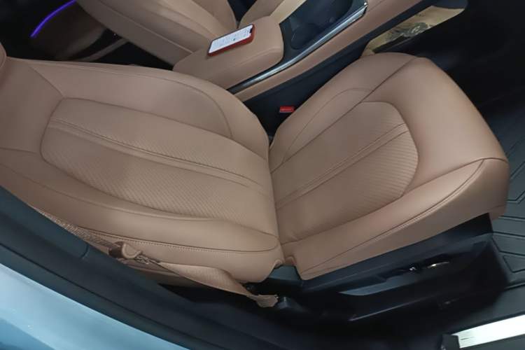 Used Nio ES6 2022 75 kWh Performance Version Right Front Seat