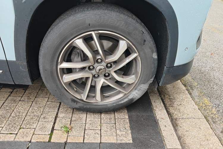 Used Nio ES6 2022 75 kWh Sport Edition Right Front Wheel Hub