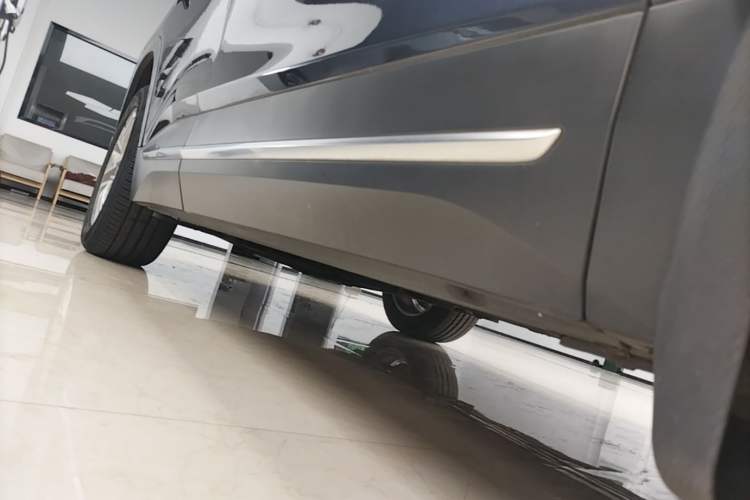 Used Nio ES6 2022 75 kWh Sport Edition Right Side Sill