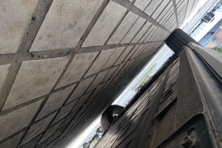 Used Nio ES6 2022 75 kWh Performance Version Right Side Sill