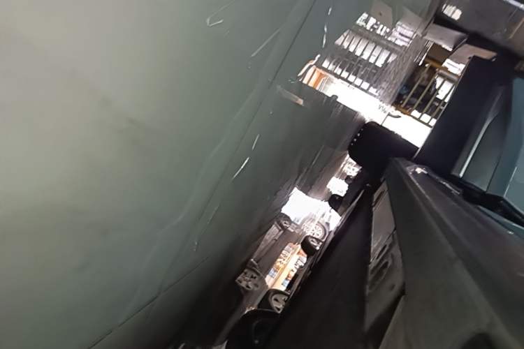 Used Nio ES6 2022 75 kWh Performance Version Right Side Sill