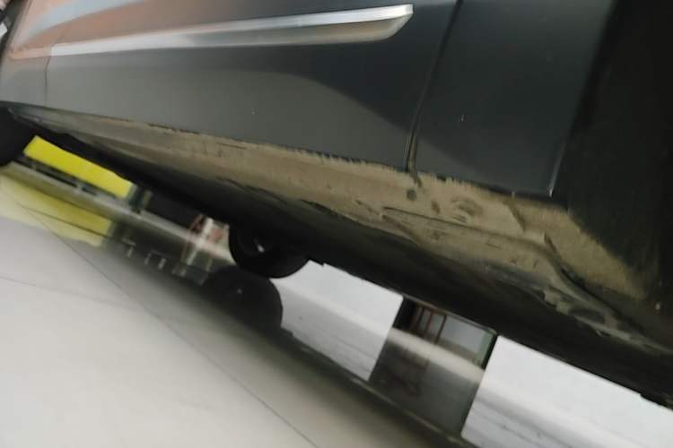 Used Nio ES6 2022 75 kWh Sport Edition Right Side Sill