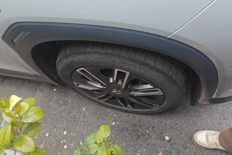 Used Nio ES6 2022 100kWh Performance Version Right Front Wheel Hub