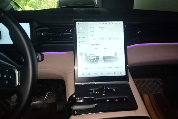 Used Nio ES6 2022 75 kWh Sport Edition Audio And AC Panel