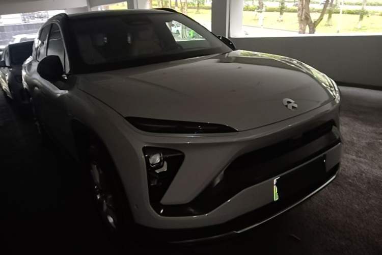Used Nio ES6 2022 75 kWh Sport Edition Front Right 45 Deg