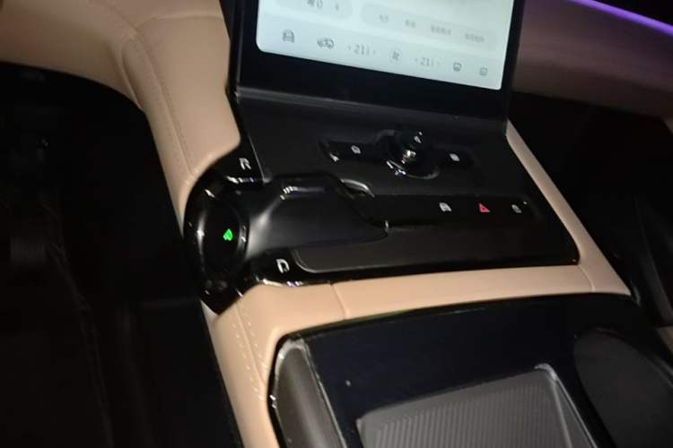 Used Nio ES6 2022 75 kWh Sport Edition Gear Lever