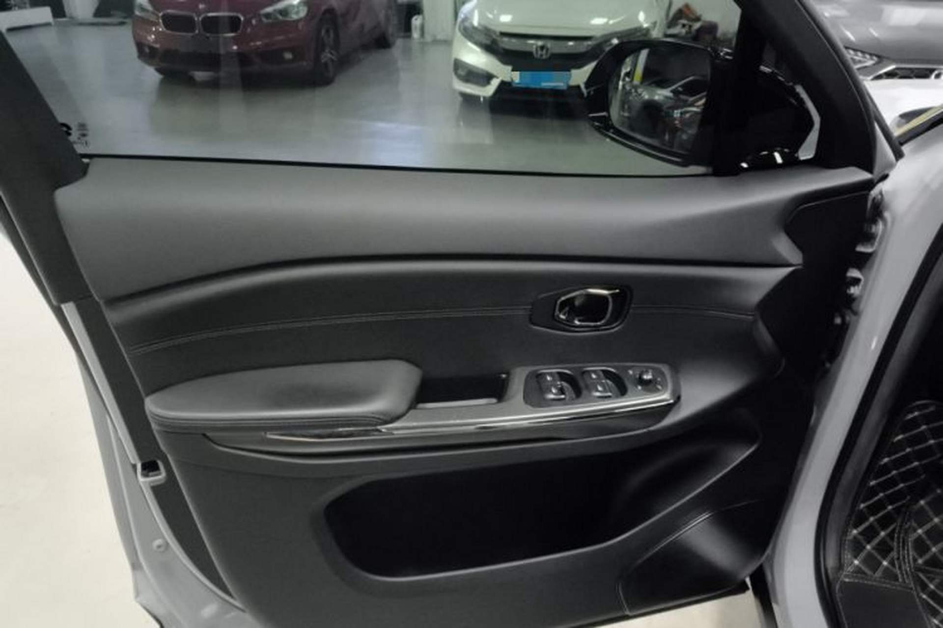 Used Nio ES6 2022 75 kWh Sport Edition Left Front Door Interior