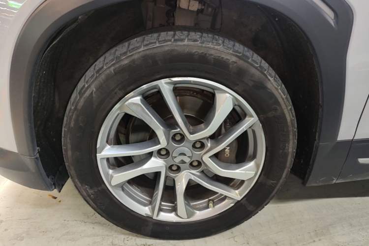 Used Nio ES6 2022 75 kWh Sport Edition Left Front Wheel Hub