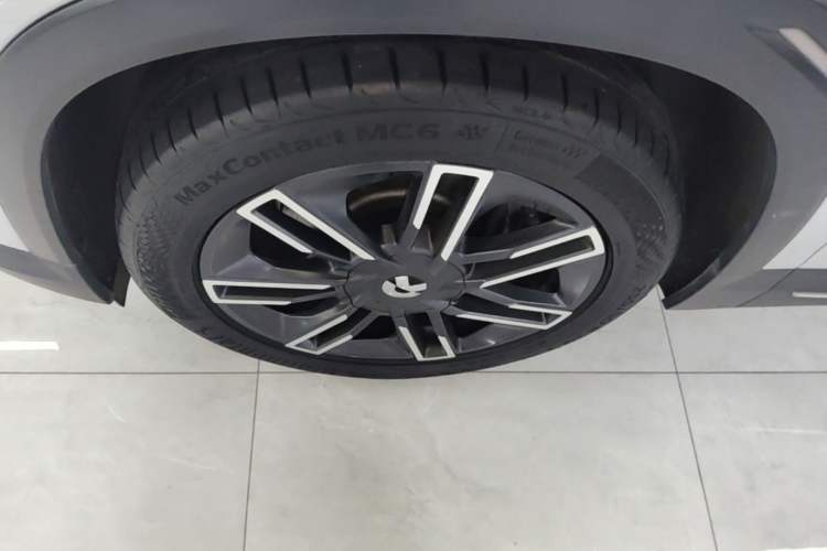 Used Nio ES6 2022 75 kWh Sport Edition Left Front Wheel Hub