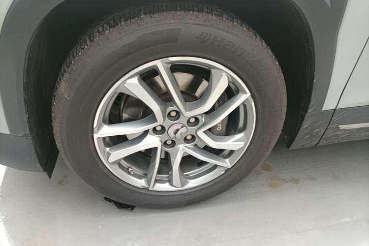 Used Nio ES6 2022 75 kWh Sport Edition Left Front Wheel Hub
