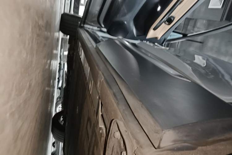 Used Nio ES6 2022 75 kWh Performance Version Left Side Sill