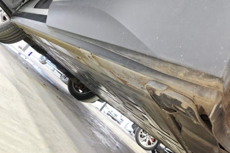 Used Nio ES6 2022 75 kWh Performance Version Left Side Sill