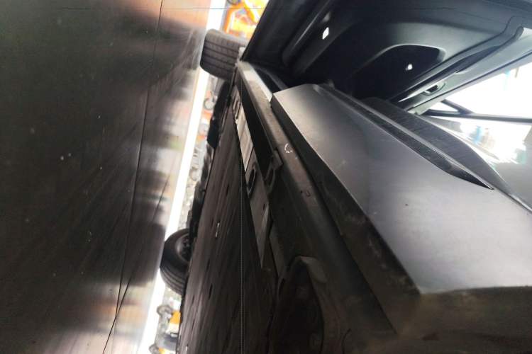 Used Nio ES6 2022 75 kWh Sport Edition Left Side Sill
