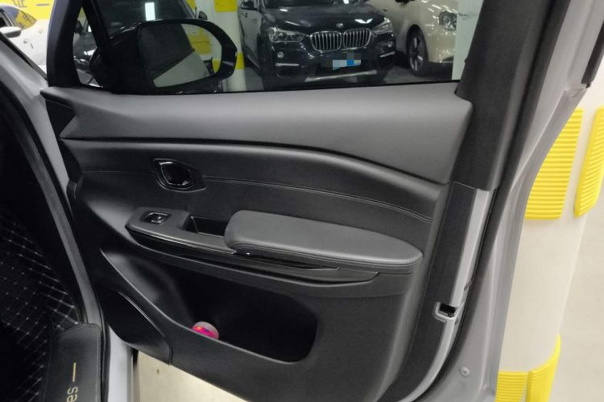 Used Nio ES6 2022 75 kWh Sport Edition Right Front Door Interior