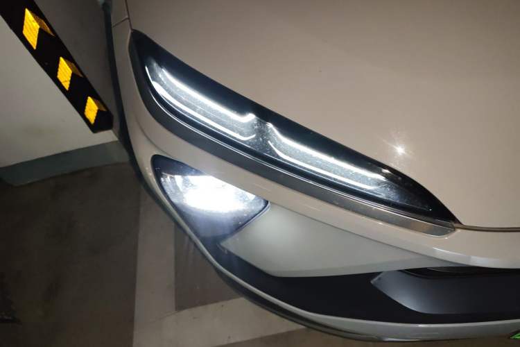 Used Nio ES6 2022 75 kWh Performance Version Right Front Headlight