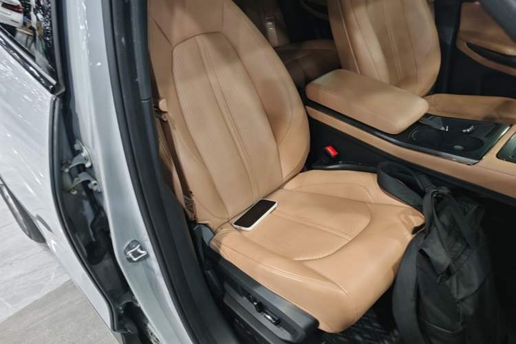 Used Nio ES6 2022 75 kWh Performance Version Right Front Seat